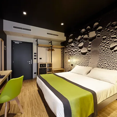 فندق Aqua 3*