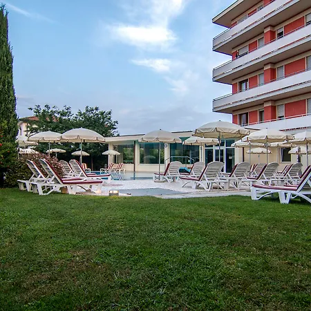 Aqua Hotell 3*